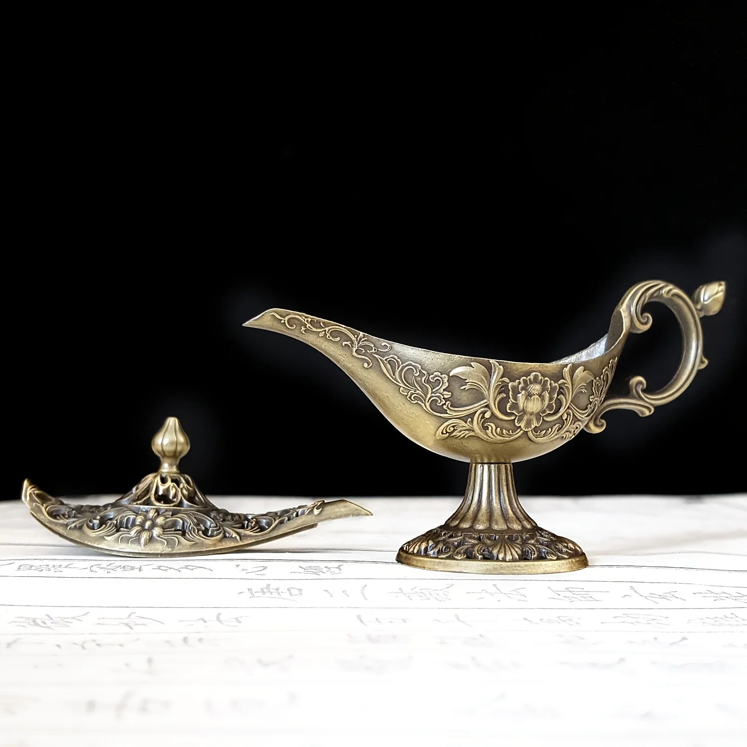Copper Aladdin Lamp Incense Burner Carved Wishing Lamp Desktop Sandalwood Censer Home Decor Gift