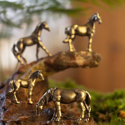 Antique Brass Long Tail Horse Figurine Feng Shui Copper Alloy Zodiac Animal Desktop Ornament
