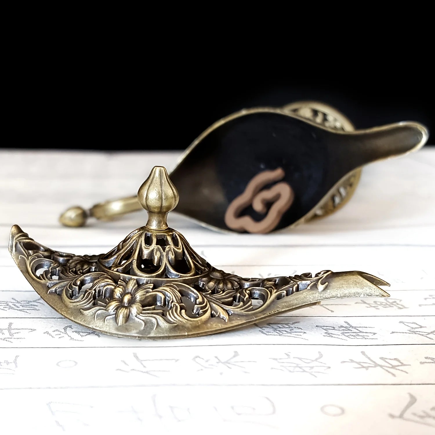 Copper Aladdin Lamp Incense Burner Carved Wishing Lamp Desktop Sandalwood Censer Home Decor Gift
