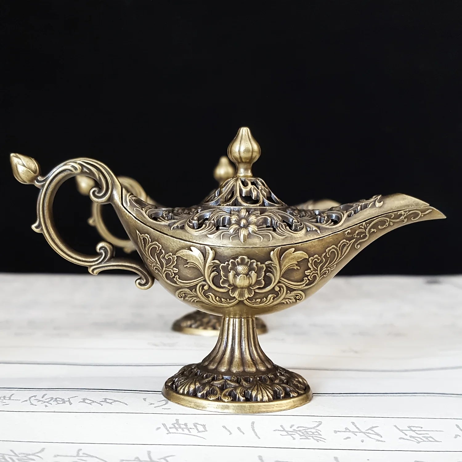 Copper Aladdin Lamp Incense Burner Carved Wishing Lamp Desktop Sandalwood Censer Home Decor Gift